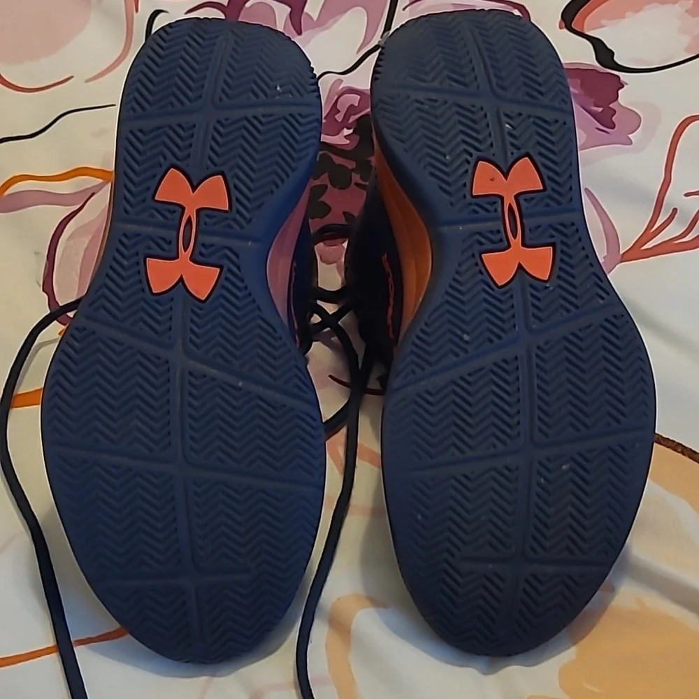 SOLD Under Armour Basketball Shoes Size 2 Y Blue - Picture 7 of 7